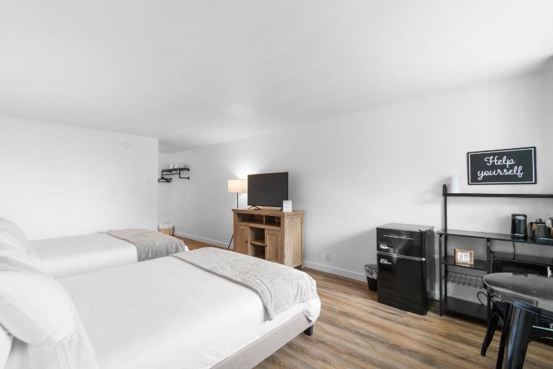 Standard Queen Room image 2
