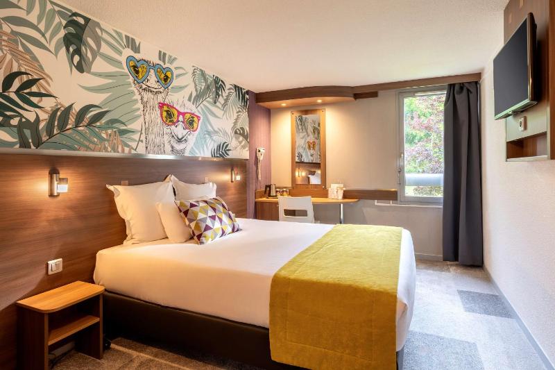 Standard Queen Room with Garden View  image 1