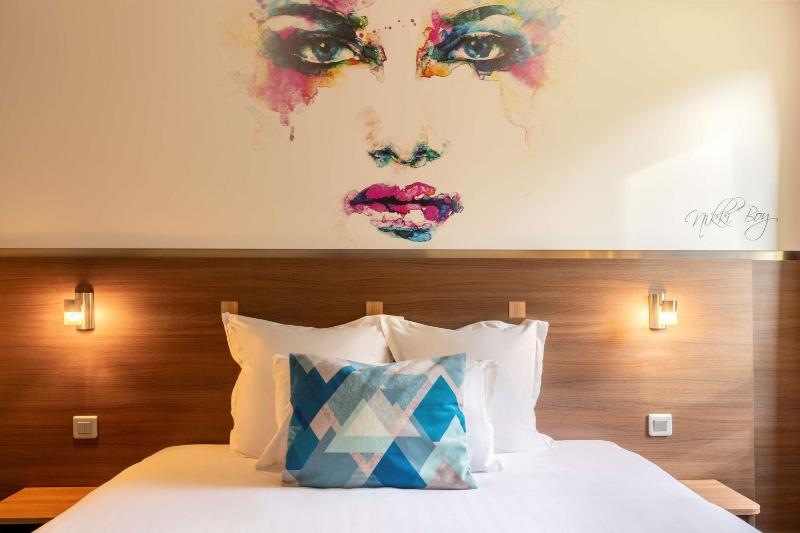 Standard Queen Room image 1