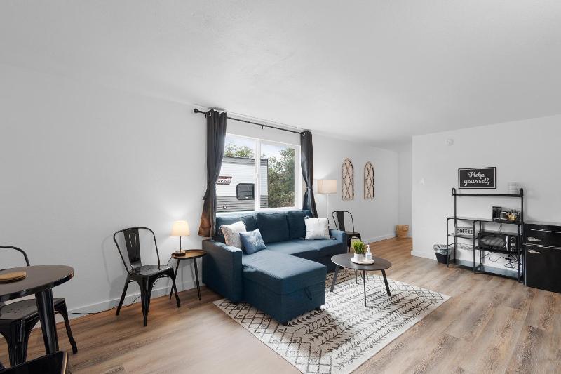 Standard Suite image 3