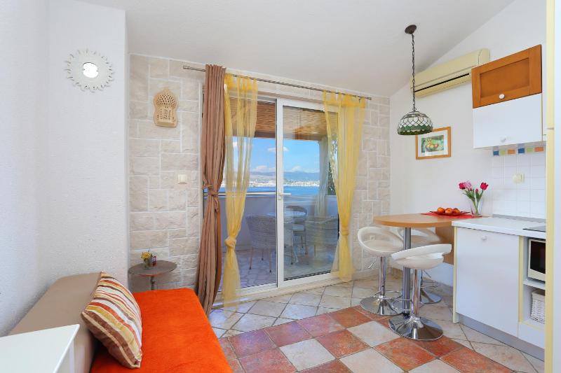 One-Bedroom Apartment with Terrace and Sea View image 1