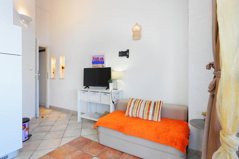 One-Bedroom Apartment with Terrace and Sea View image 3