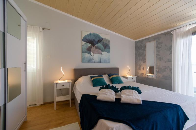 One-Bedroom Apartment with Terrace and Sea View image 1