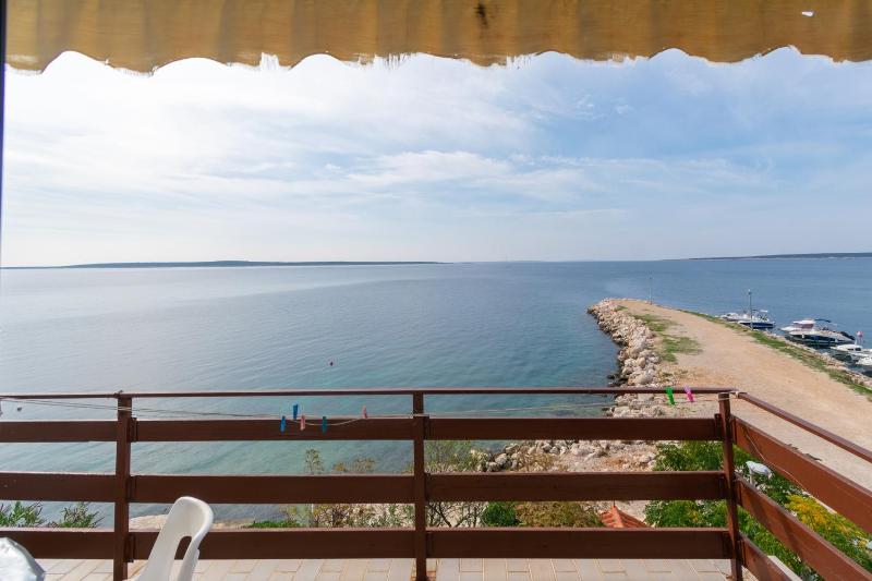 One-Bedroom Apartment with Balcony and Sea View image 3