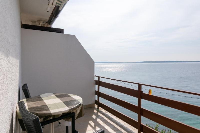 Studio with Balcony and Sea View image 3