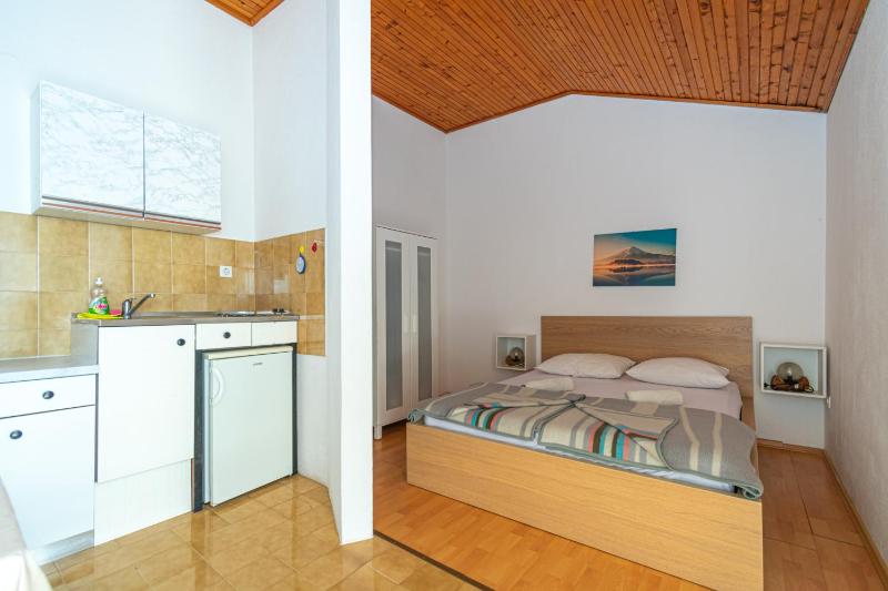 Studio with Balcony and Sea View image 1