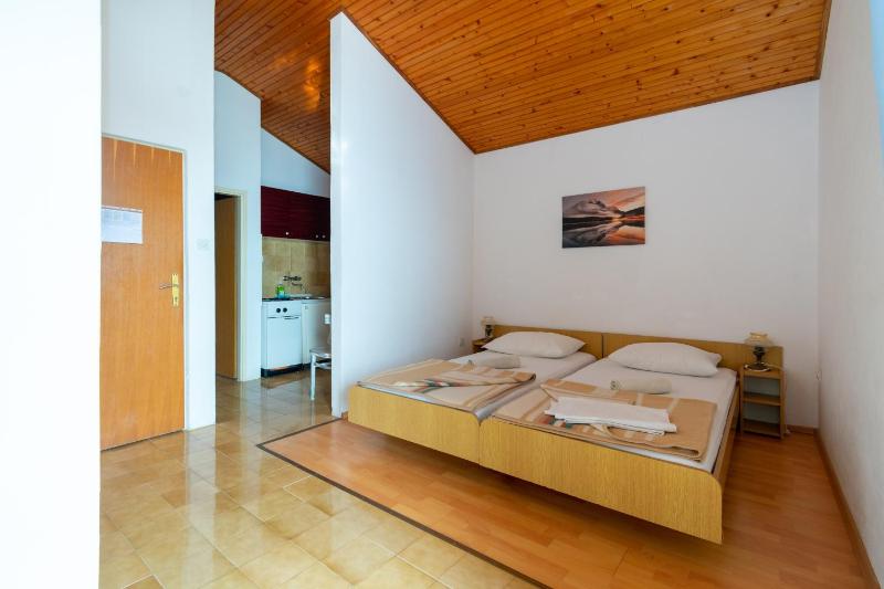 Studio with Balcony and Sea View image 4