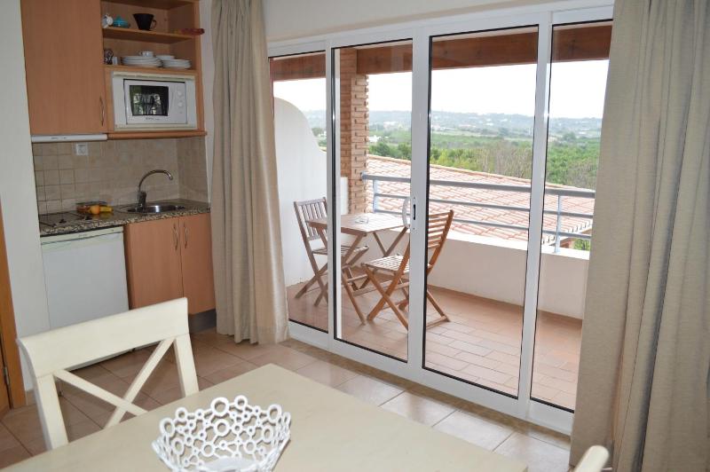 One-Bedroom Apartment with Pool View (2 Adults + 2 Children)  image 3