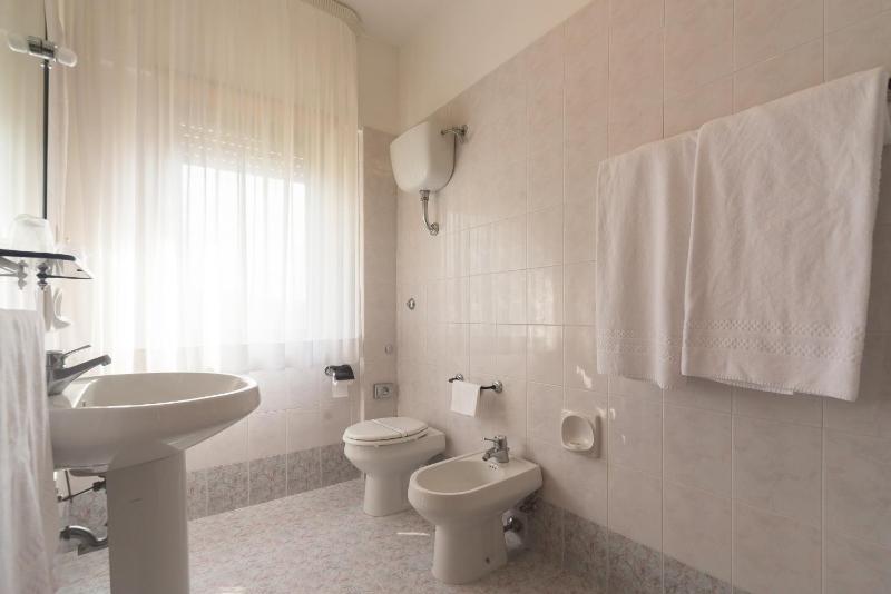 Double or Twin Room with Balcony image 4