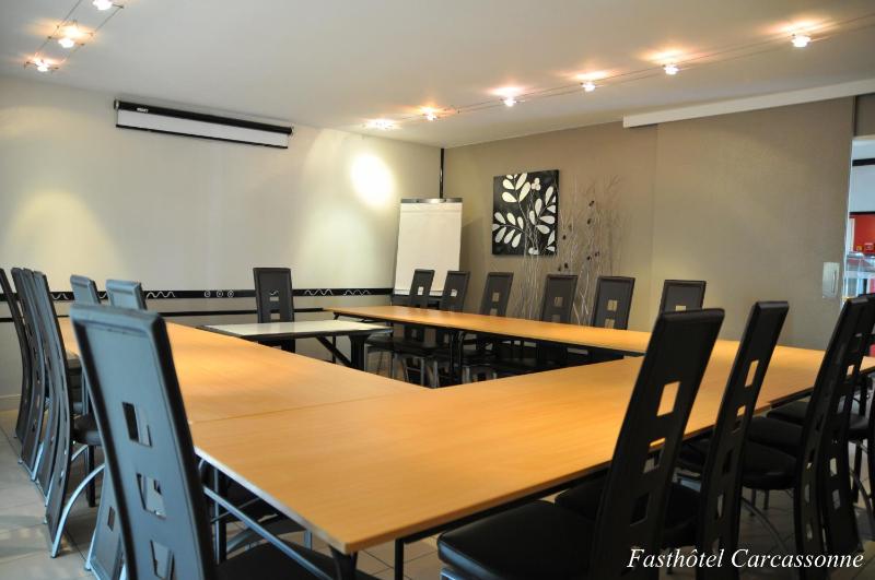 Fasthotel Carcassonne - image 17