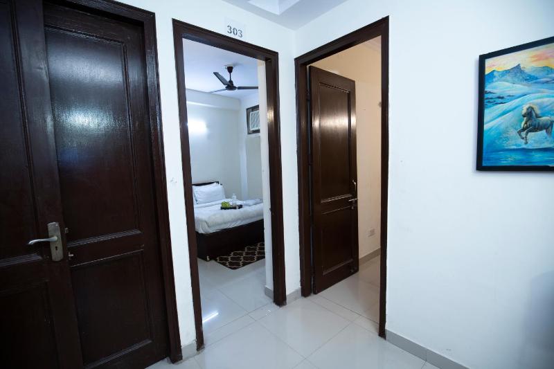 Hotel Royale Avenue - image 18