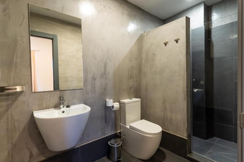 Double Room with Bathroom image 4
