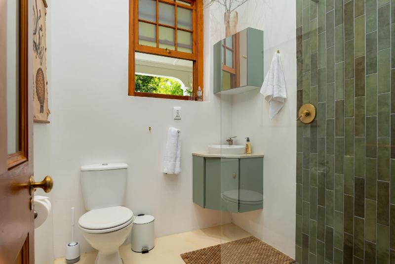 One-Bedroom Apartment image 1