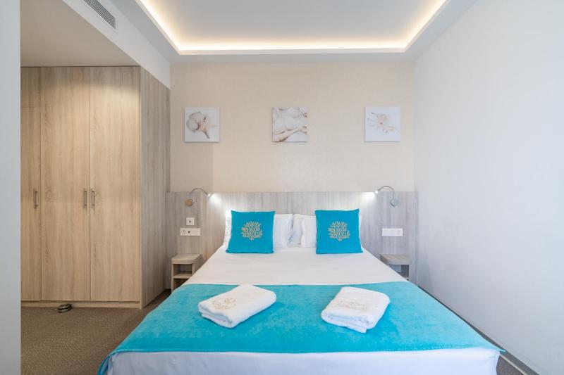 Standard Double Room image 3