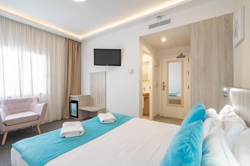 Standard Double Room image 2
