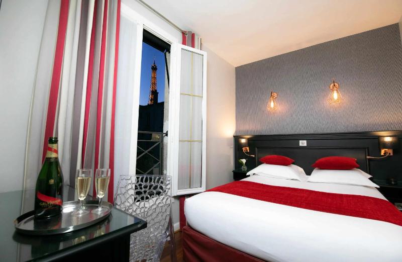Double Room with Eiffel Tower View image 4