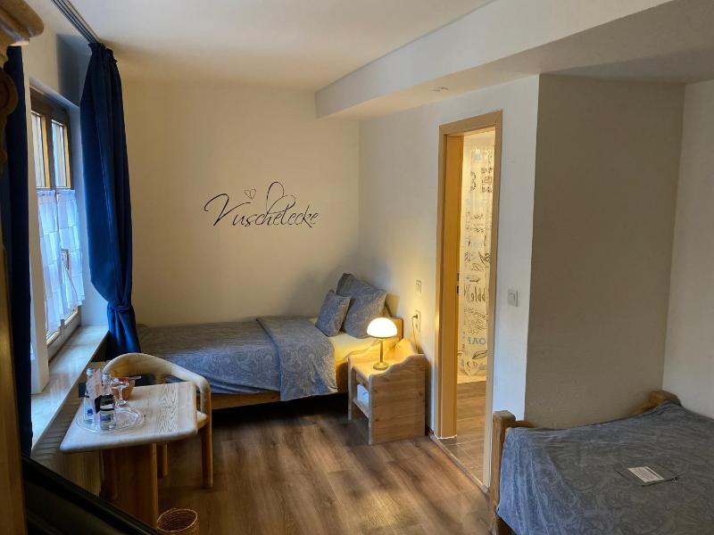 Standard Twin Room image 1