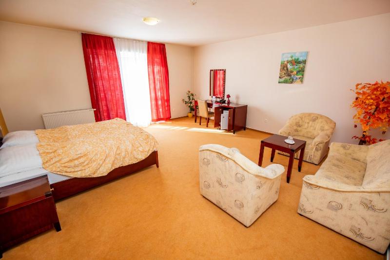 Suite with Whirlpool image 3