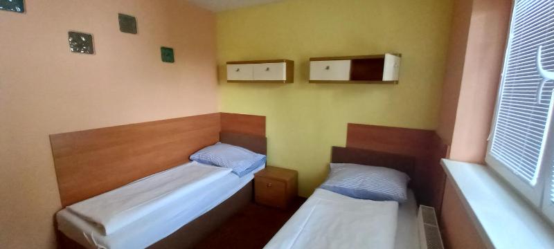 Twin Room image 1