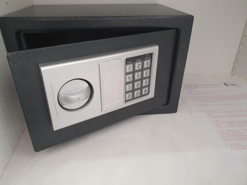 One-Bedroom Apartment image 3