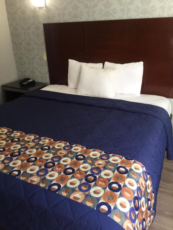 Queen Room image 1