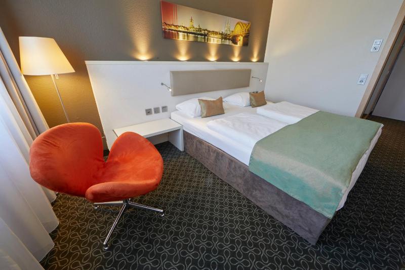 Superior Queen Room image 4