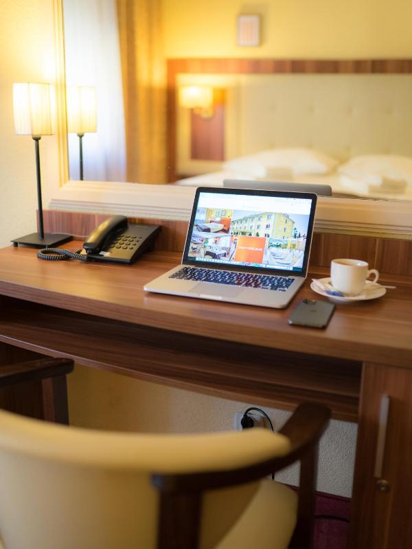 Double or Twin Room image 2
