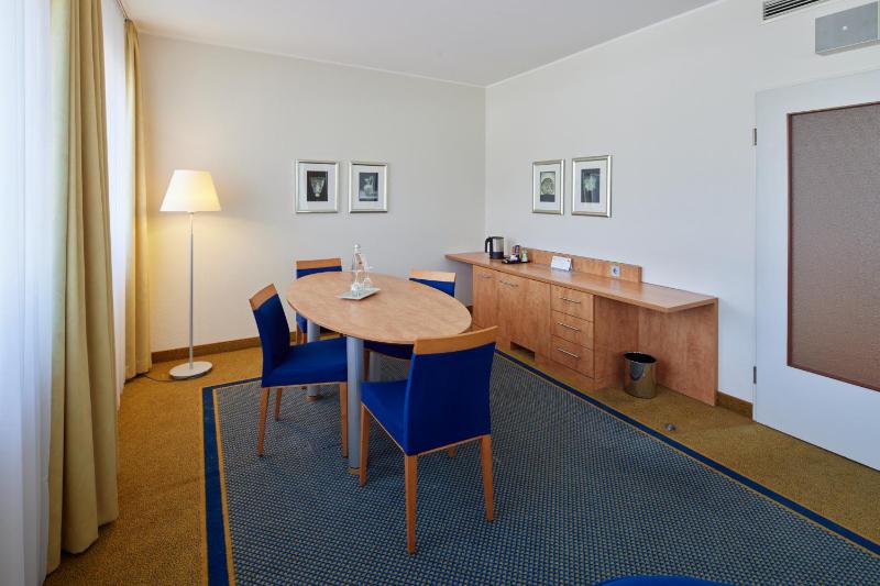 Junior Suite with King Bed image 4