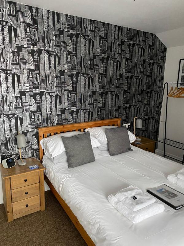 Large Double Room image 2