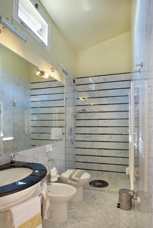 3-bedroom apartment with Dome Dome, Baptistery and Campanile view image 4