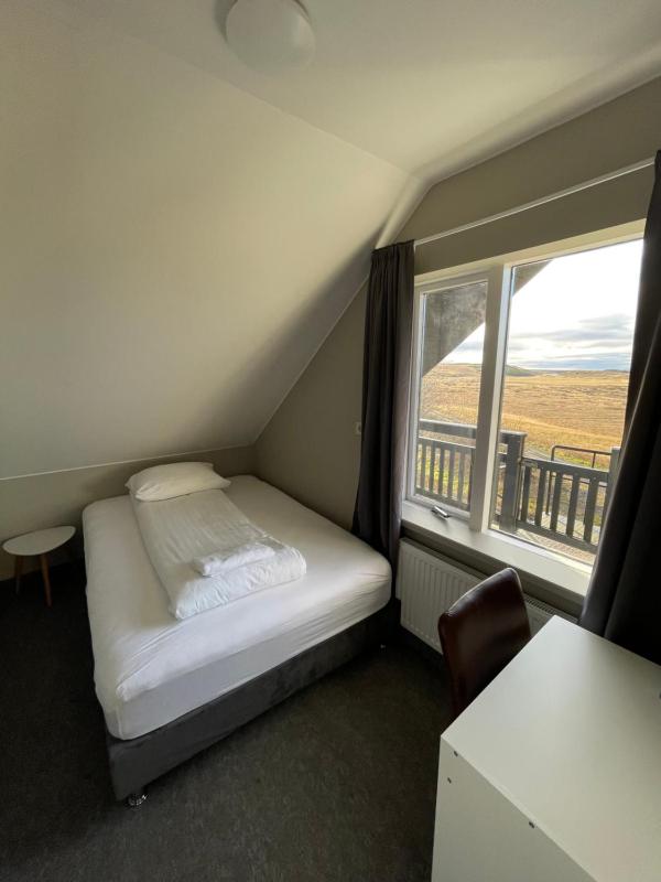 Single Room with Shared Bathroom image 1