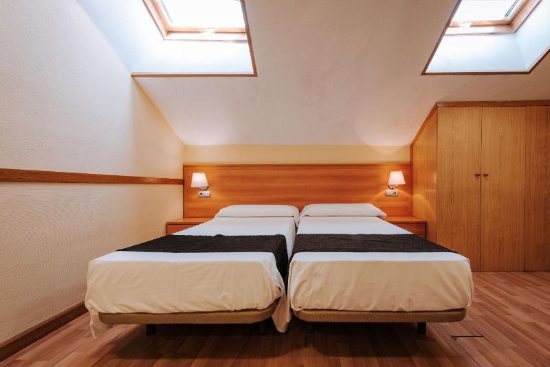 Studio (2 Adults) image 3