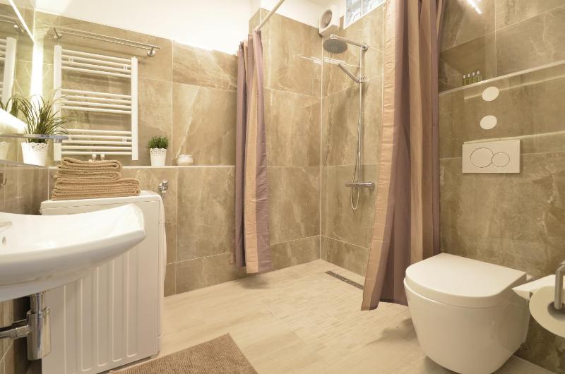 Deluxe Apartment image 2