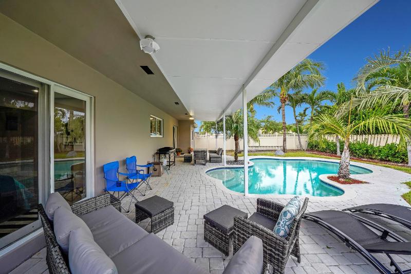 Comfortable 4 Bedroom House With Pool By Pmi Images