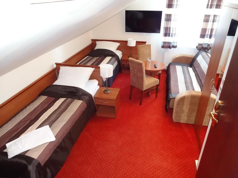 Twin Room image 1