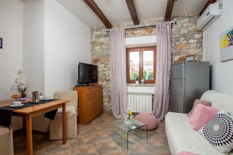 One-Bedroom Apartment image 1
