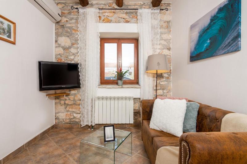 One-Bedroom Apartment image 1