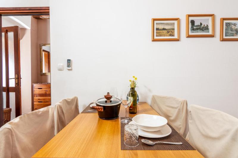 One-Bedroom Apartment image 3