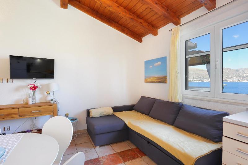 One-Bedroom Apartment with Terrace and Sea View image 1