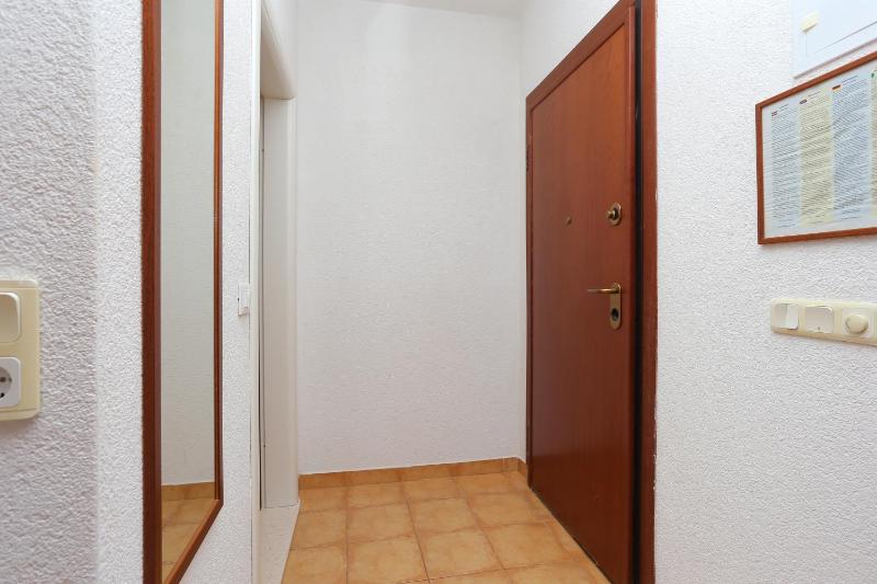 Zero-Bedroom Studio with Terrace and Sea View image 2