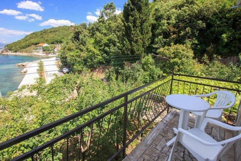 Apartment with Terrace and Sea View image 4