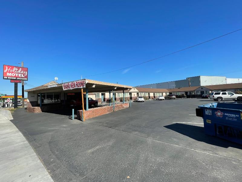 Holiday Motel - image 14