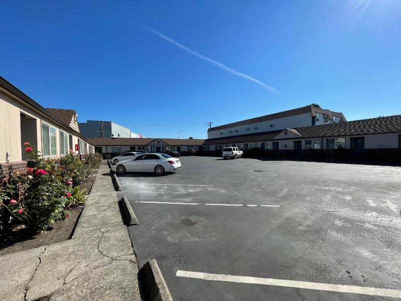 Holiday Motel - image 17