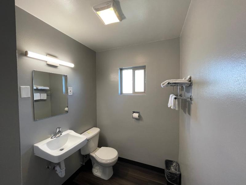 Holiday Motel - image 19