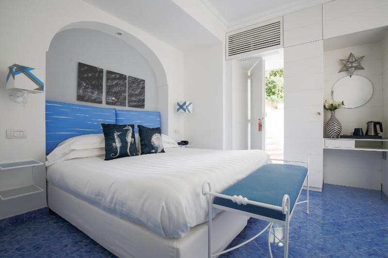 Attic Room with Private Solarium Terrace image 1