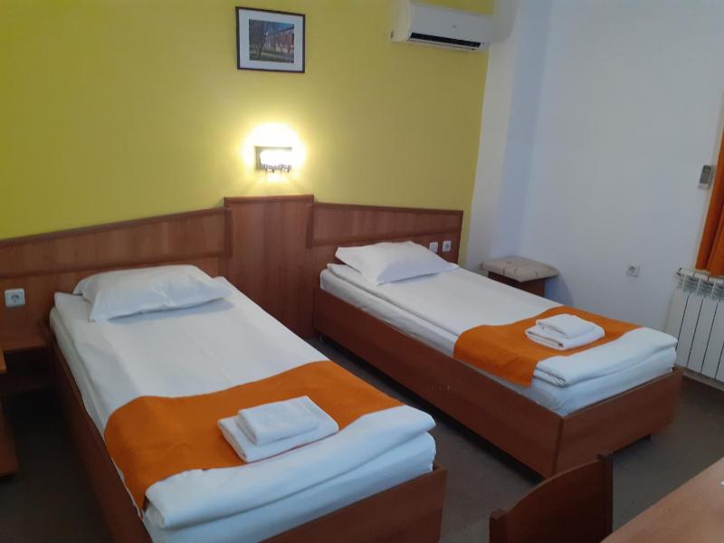 Double or Twin Room image 2