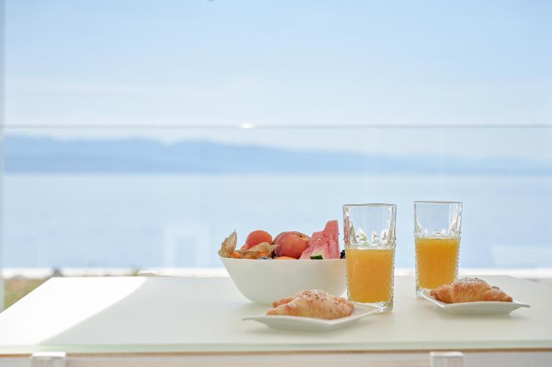 Small Double Room with Sea View image 4