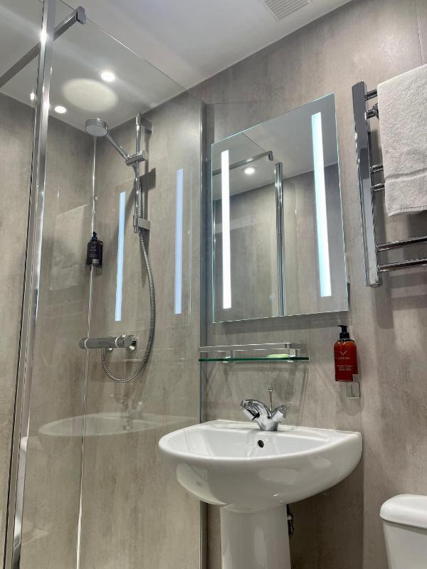 Double Room with Private Bathroom image 1