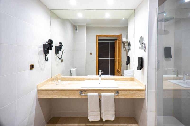 Comfort Triple Room  (3 Adults))  image 1