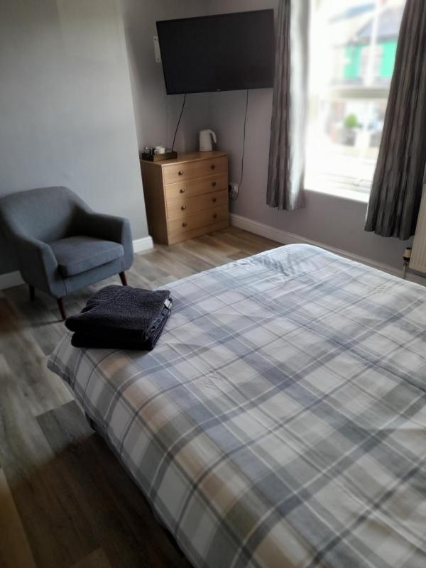 Double Room with Shared Bathroom image 2